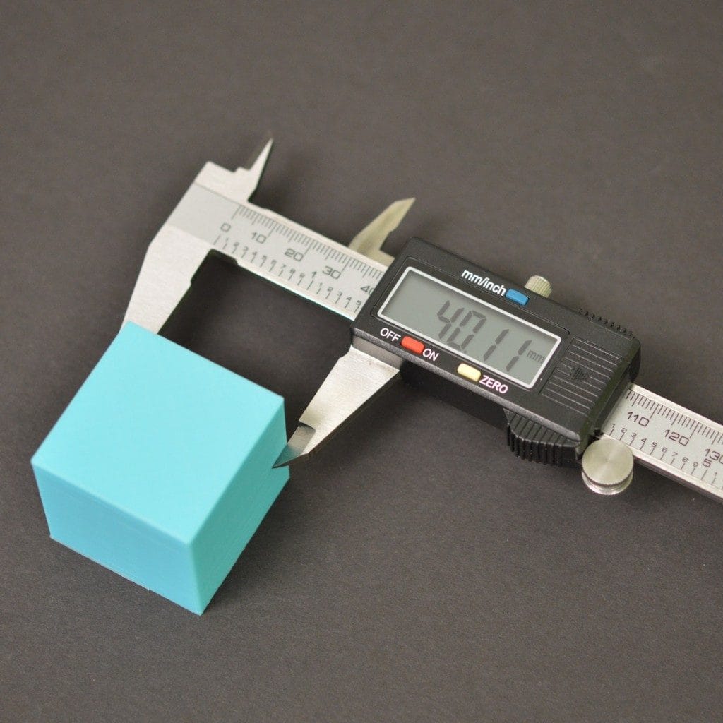 dimensional-accuracy-calipers-nepresne-odchylkyv.rozmerech-3dtisk-problemy-1024x1024-1-1024x1024 Nepřesné rozměry výtisku 3D tisk problem
