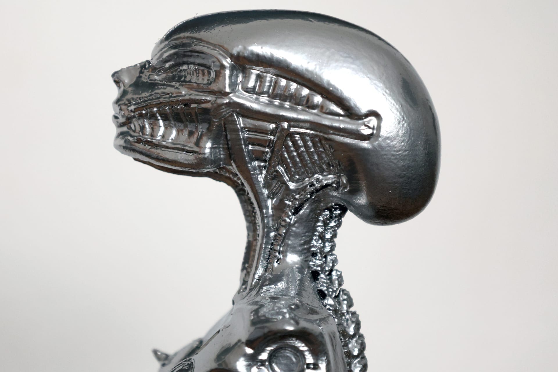 hr_giger_bar_statue_copy_1
