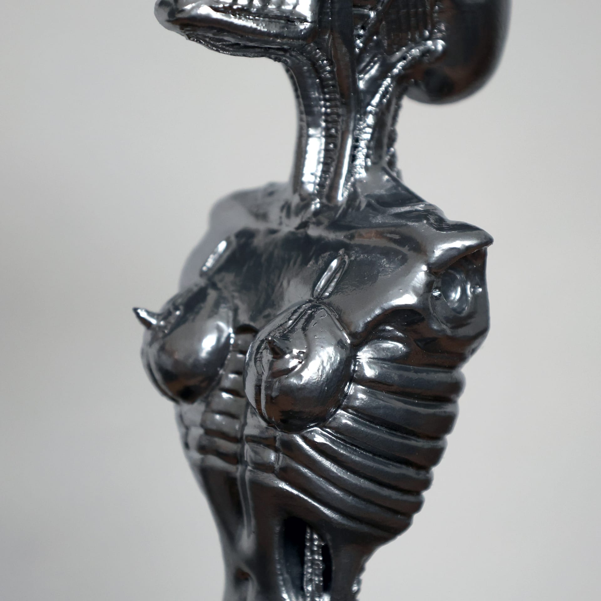 hr_giger_bar_statue_copy_4