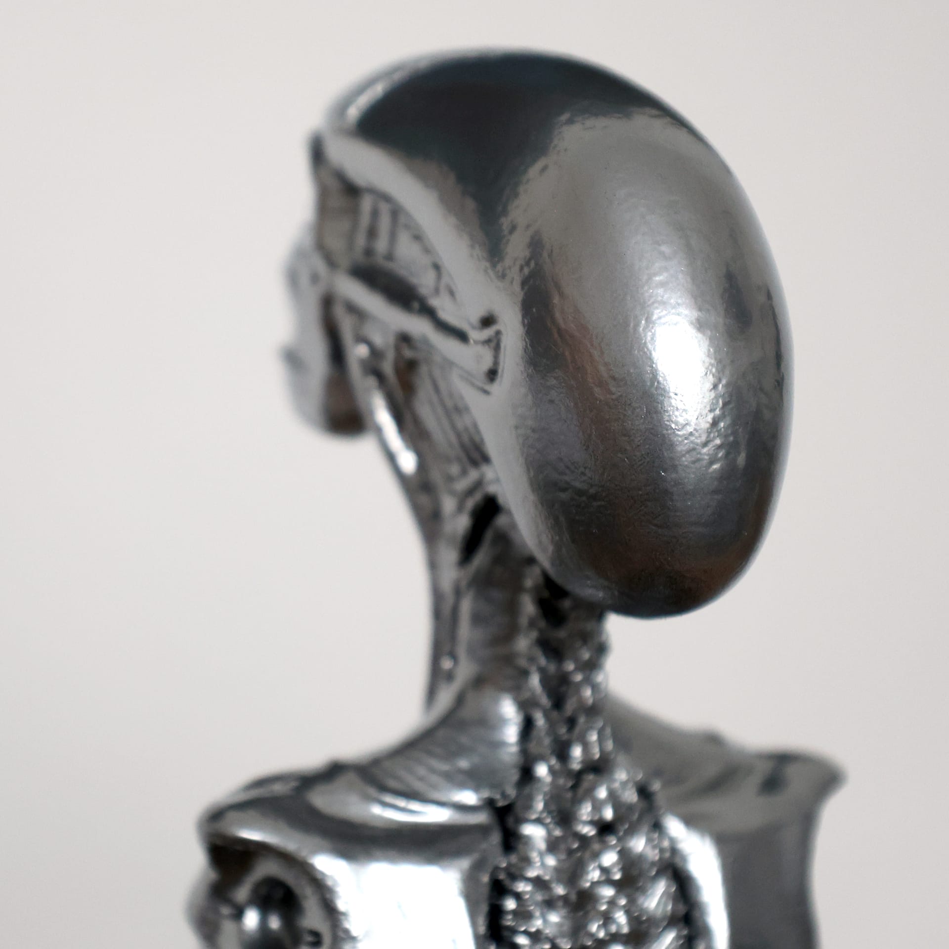 hr_giger_bar_statue_copy_5