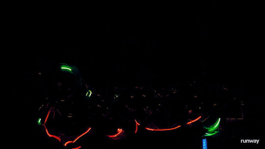 2_runwayml_style_text_styl_textu_font_neon RunwayML - klíčové slovo: Neonové fluorescenční lampy, Neon (font)