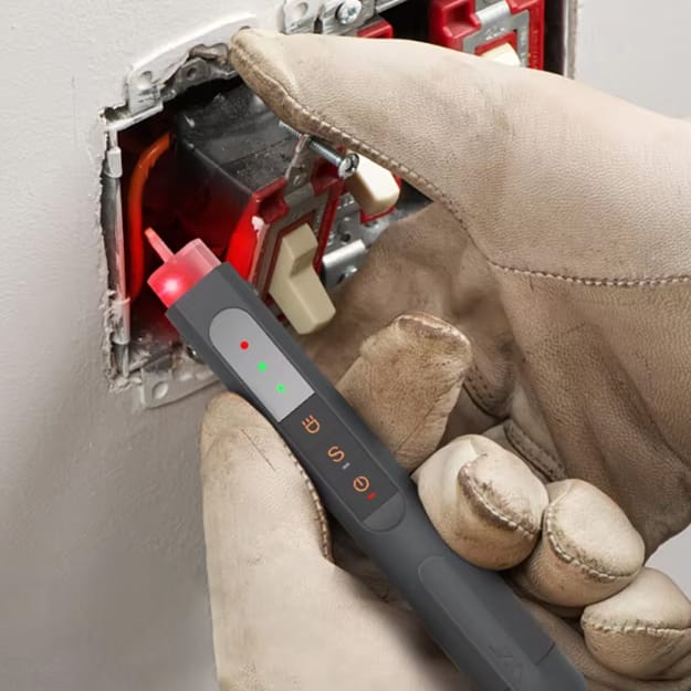 Bezdotykový detektor napětí