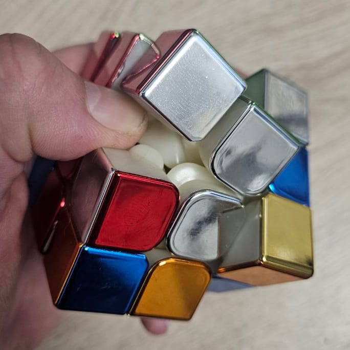 Magnetická Rubikova Kostka 3x3 pro speedcubing s metalickými barvami a stojánkem