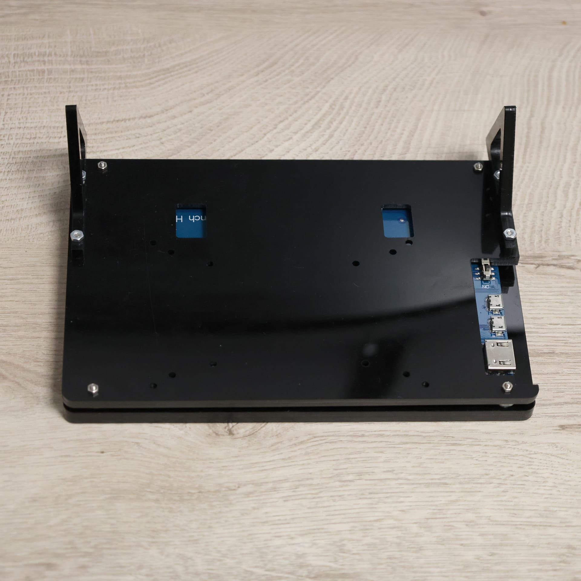 LCD dotykový display s kontorem HDMI a IPS technologií, úhlopříčka 7" pro Raspberry Pi