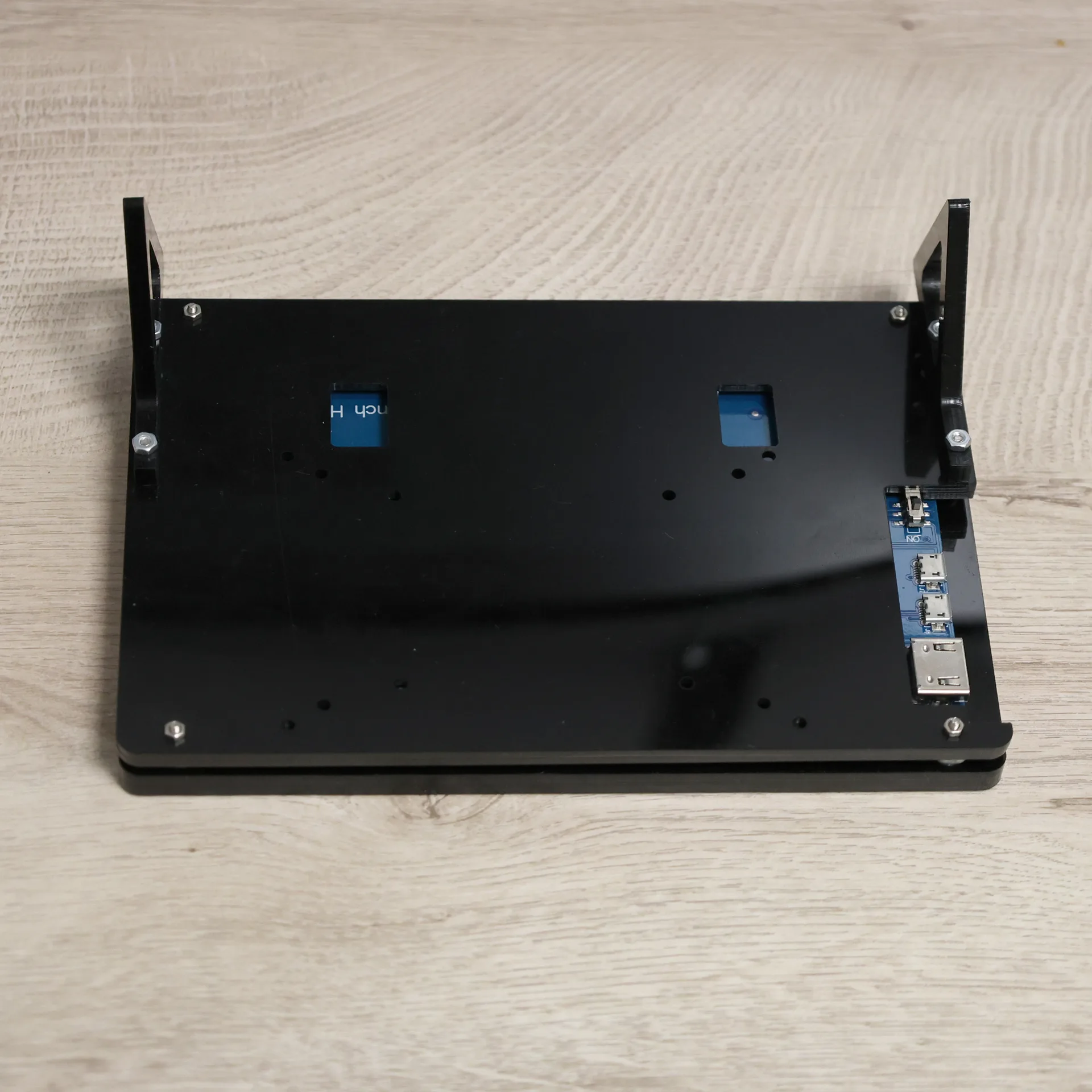 LCD dotykový display s kontorem HDMI a IPS technologií, úhlopříčka 7" pro Raspberry Pi