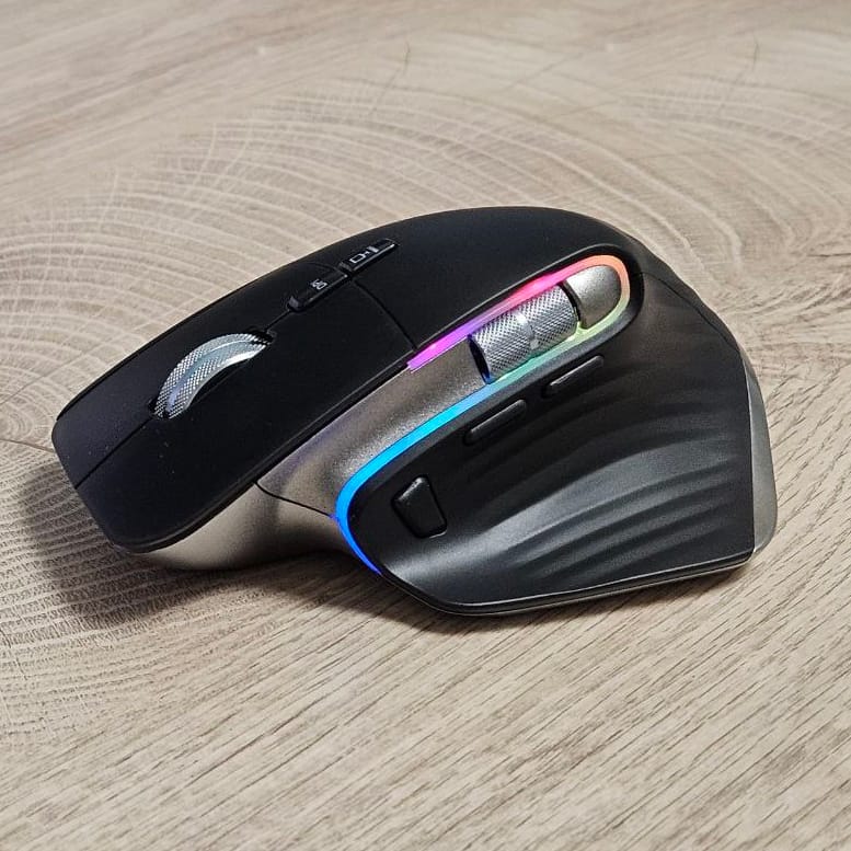 Kvalitní a levná ergonomická bezdrátová herní myš s LED osvětlením, 9 tlačítky, Bluetooth modem, recieverm - M10. Pro gamining i běžnou práci.