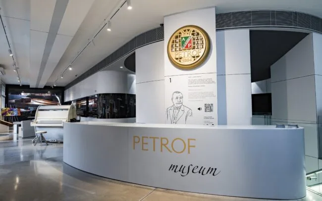 Výstava Petrof - Infocentrum Hradec Králové - Generativní audio popis s hlasem Jana Bílka