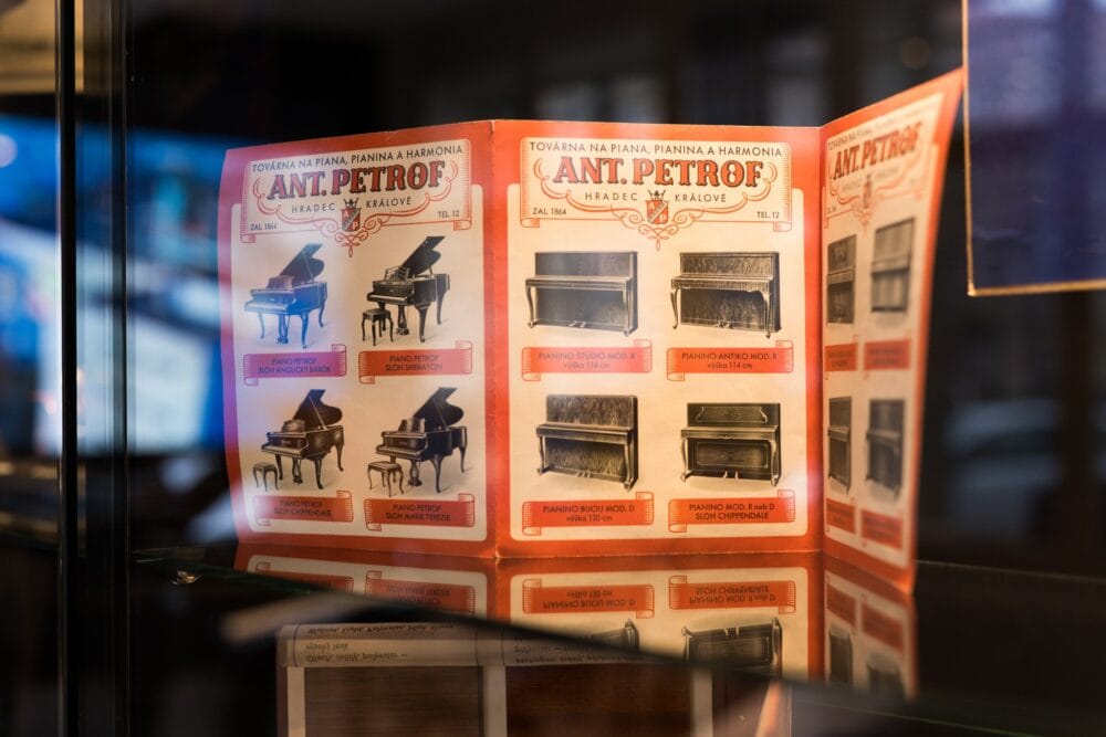 Výstava Petrof - Infocentrum Hradec Králové - Generativní audio popis s hlasem Jana Bílka