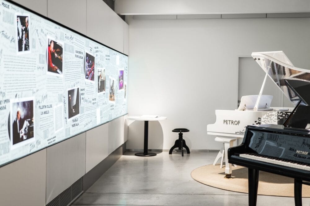 Výstava Petrof - Infocentrum Hradec Králové - Generativní audio popis s hlasem Jana Bílka