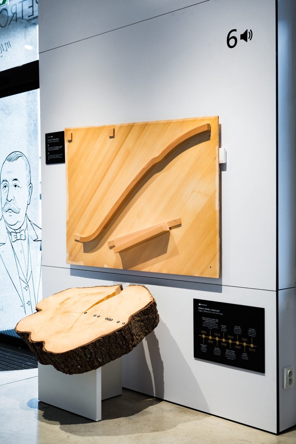 Výstava Petrof - Infocentrum Hradec Králové - Generativní audio popis s hlasem Jana Bílka