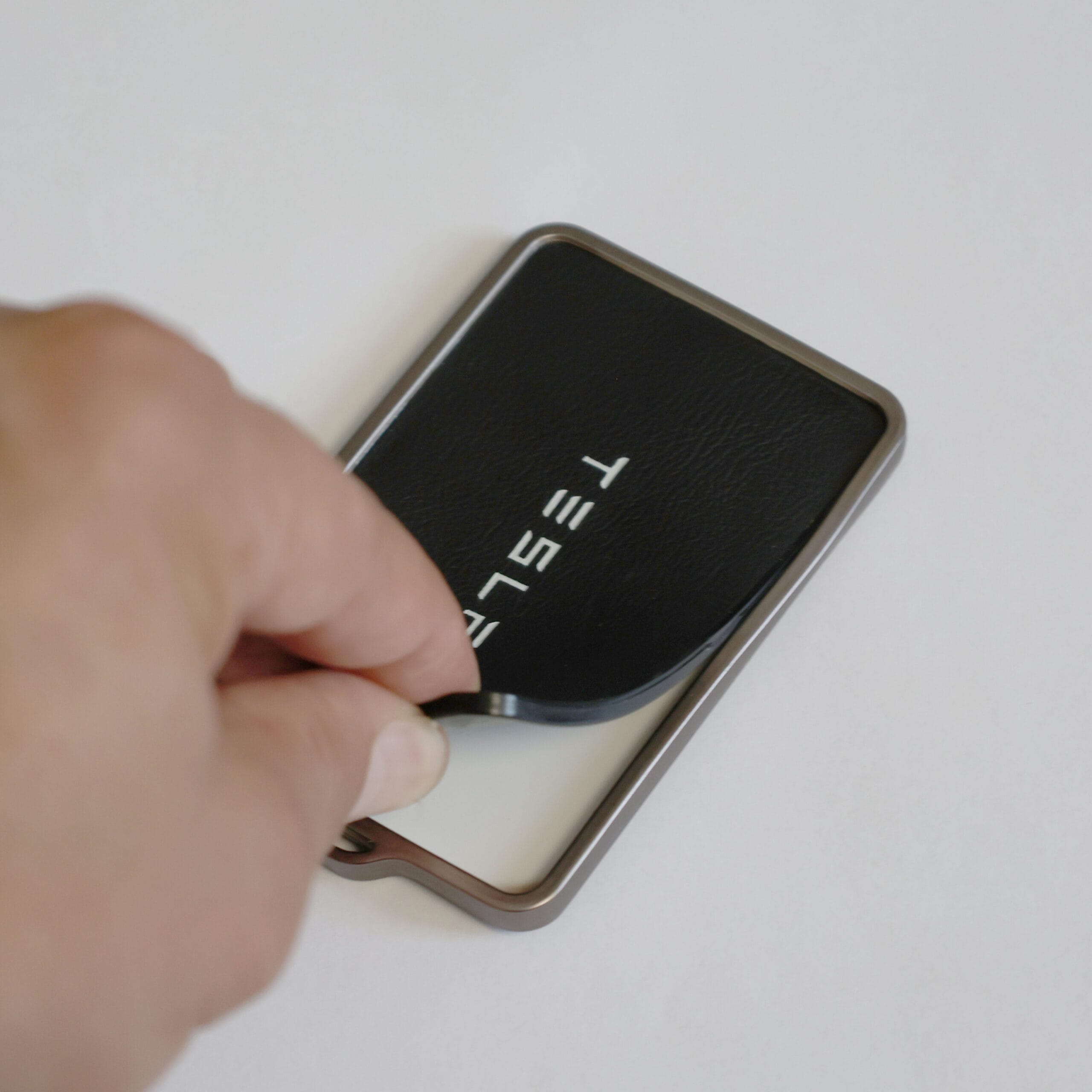 Pružné pouzdro na klíč Tesla