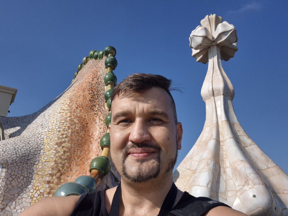Petr Chroustovský, Dračí střecha Casa Batllo od Gaudiho.