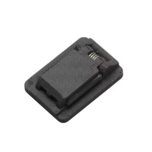 Černý 3D tištěný držák pro přijímač DJI Mic 1 s pružinovým klipem na bílém pozadí.